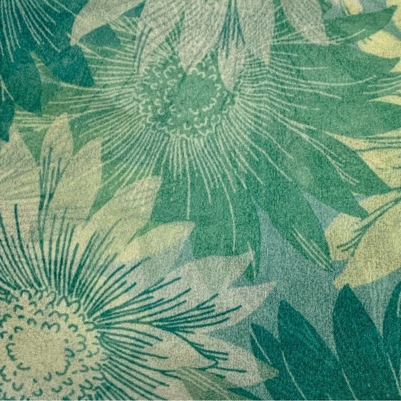 Beautiful Green Printed Floral Scarf - Picture 3 of 5